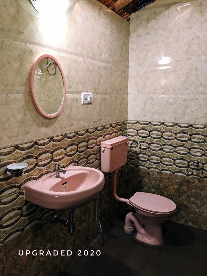 Avalon Inn Мандрем Экстерьер фото