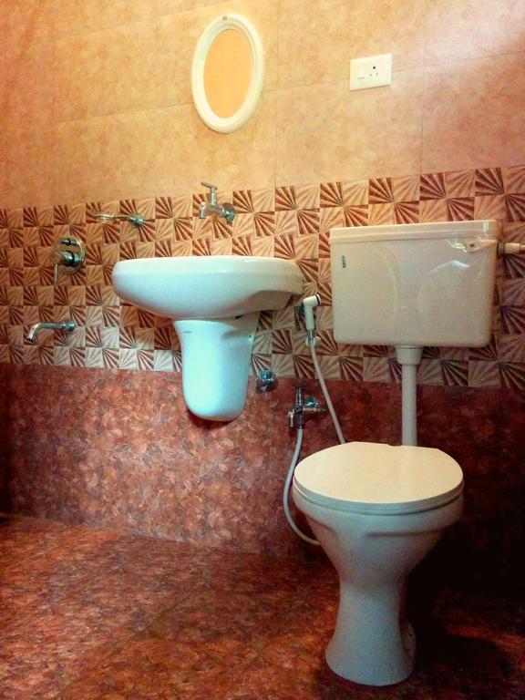 Avalon Inn Мандрем Экстерьер фото