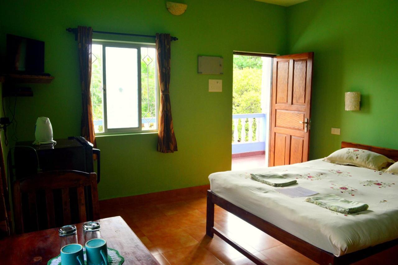 Avalon Inn Мандрем Экстерьер фото